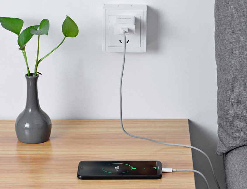 Wall-charger-quick-charge-2.0-photo